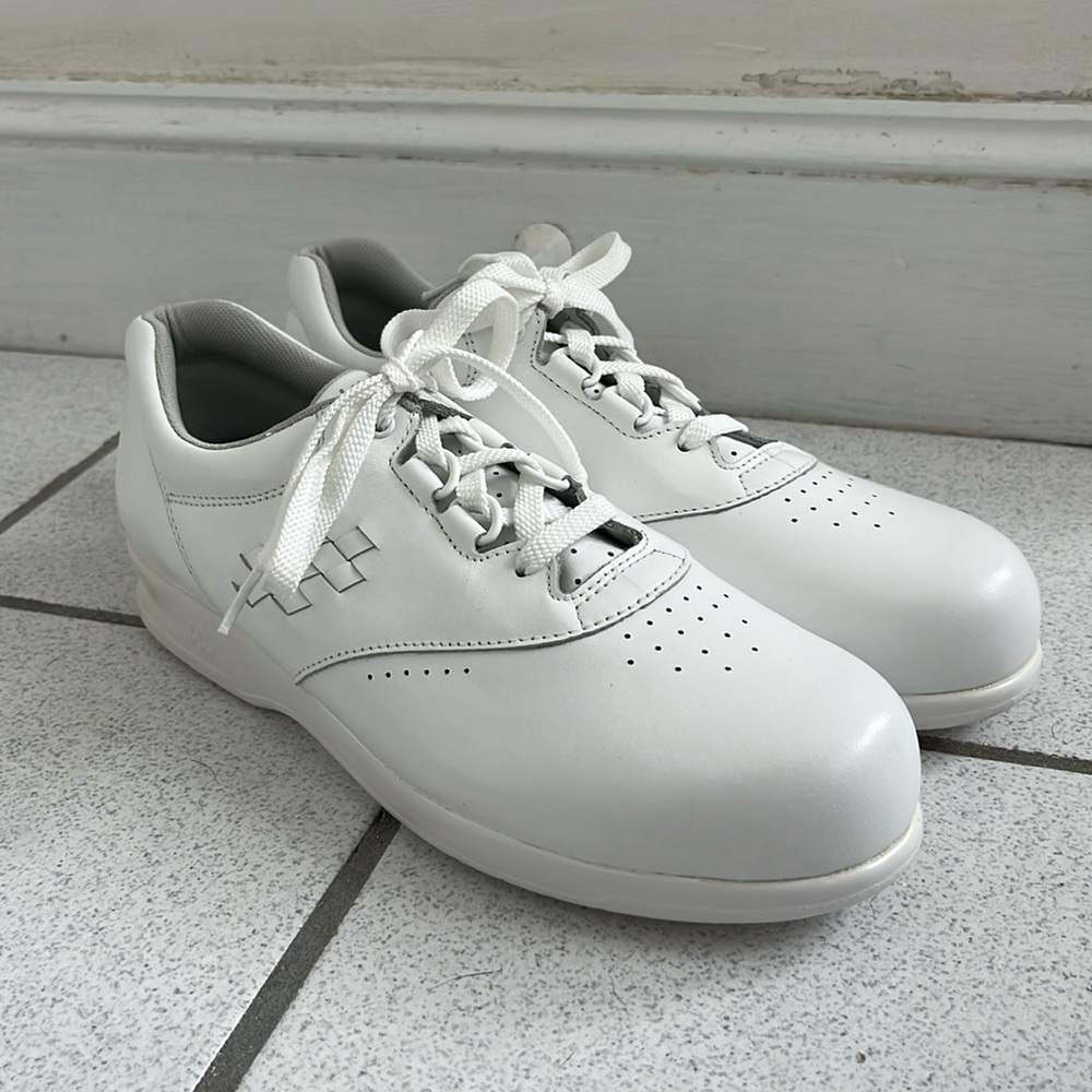 SAS Womens Ft Mesh White Walking Shoes - Size 8.5 - Picture 2 of 10